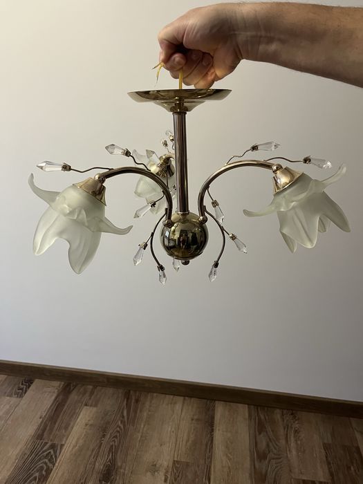 Продам люстру