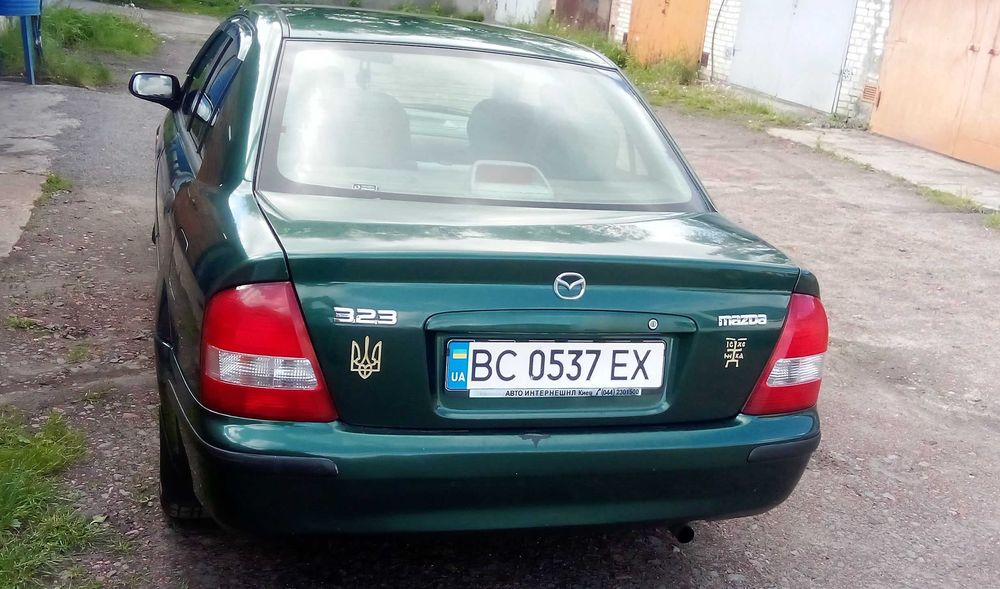 Автомобіль Мазда