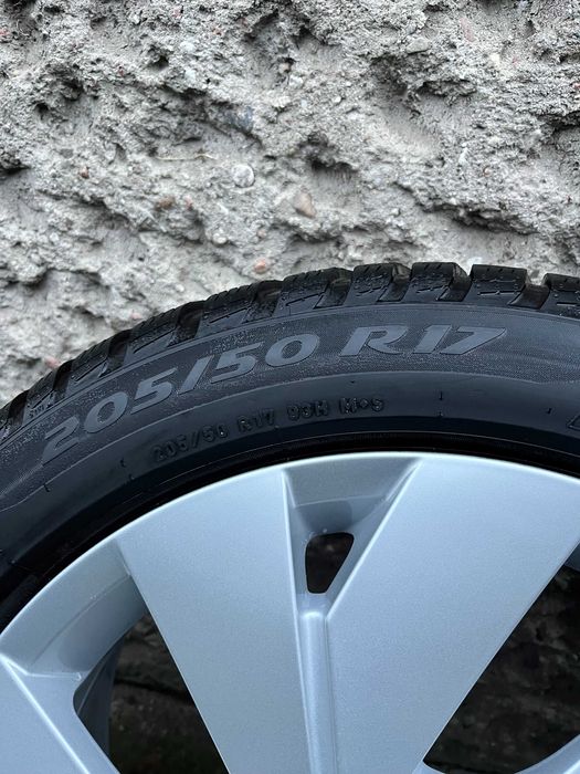 Koła Alufelgi 17" Vw Golf 8 5x112 Et 46 zima 205/50/17 stan igła