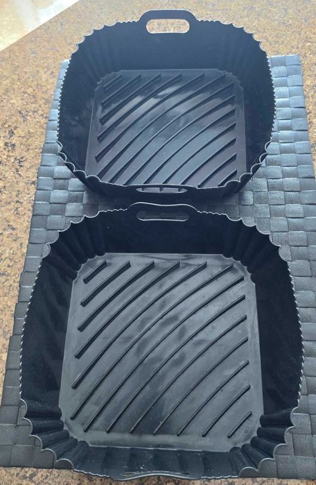 Vendo Air Fryer com vários acessórios,  marca Cecotec com muito pouco uso e em excelente estado.  Quase como nova