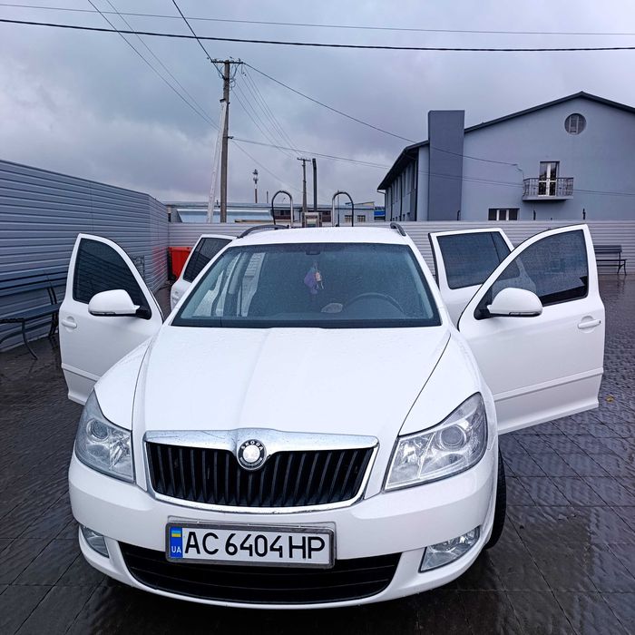 Продаю автомобіль Skoda 1.8 бензин