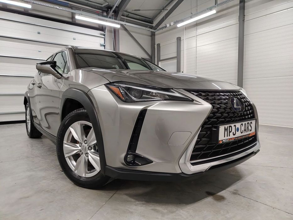 Lexus UX 2.0 hybryda 79 tys km navi camera led stan salonowy