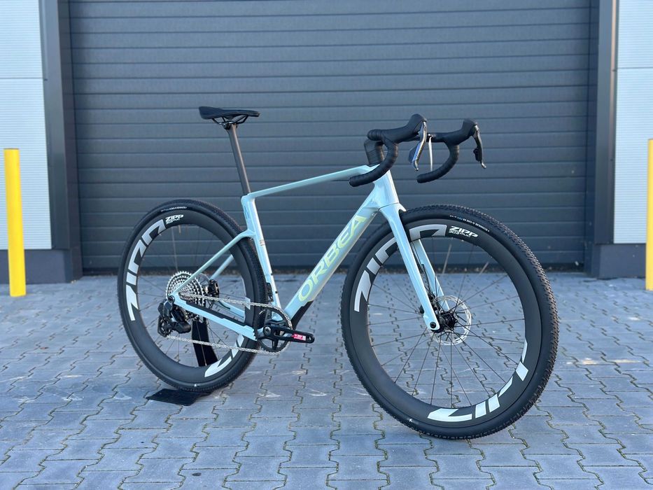 Rower gravelowy Orbea Terra M31e Koła ZIPP 303 XPLR