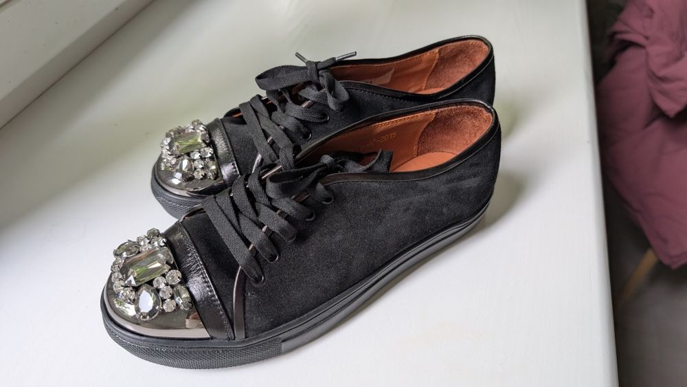 Нові чорні замшеві  кеди 37