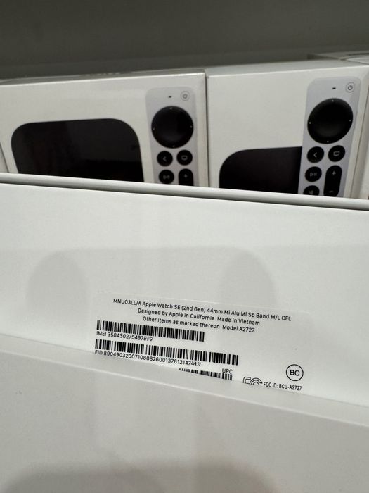 Нові Apple Watch MNU03 SE 2nd Gen 44mm Mi Alu Mi Sp Band M/L CEL Гарантія