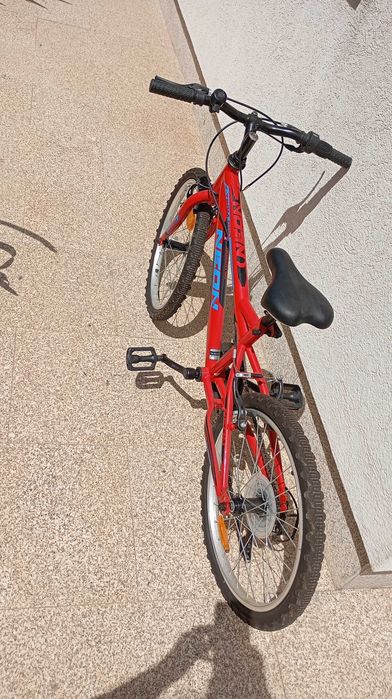 Bicicleta infantil usada como nova