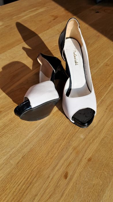 Szpilki czarno-białe z wycięciem