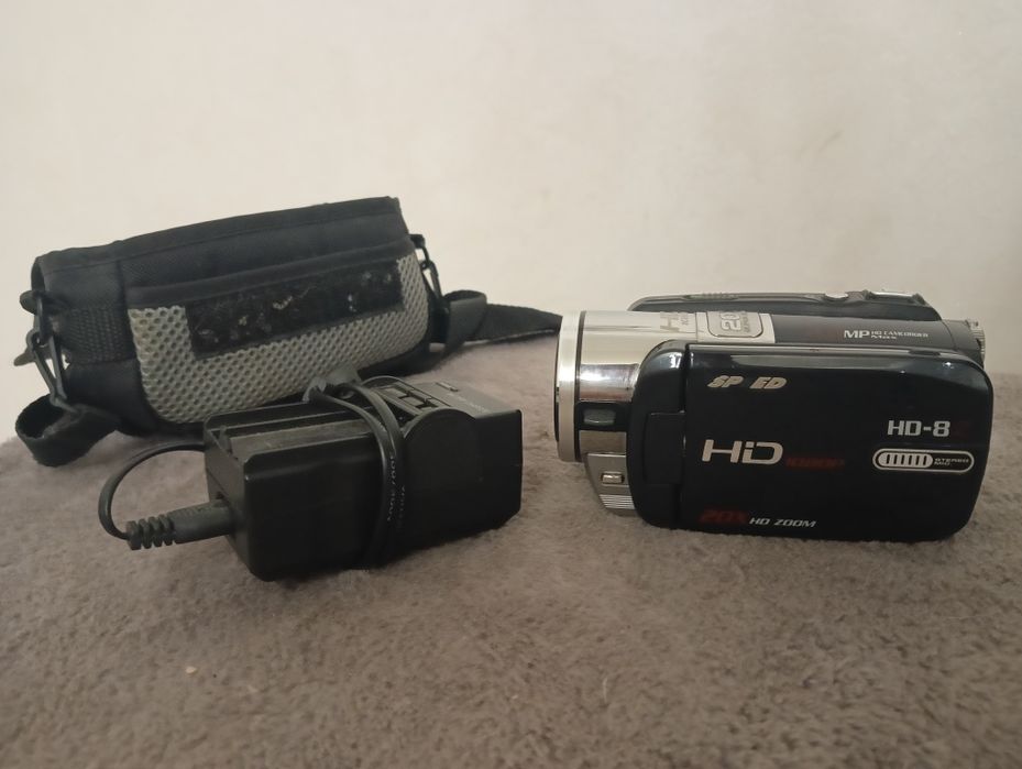 Продаю відеокамеру HD 1080p SPEED DIGITAL8 8.0 MP
2200грн