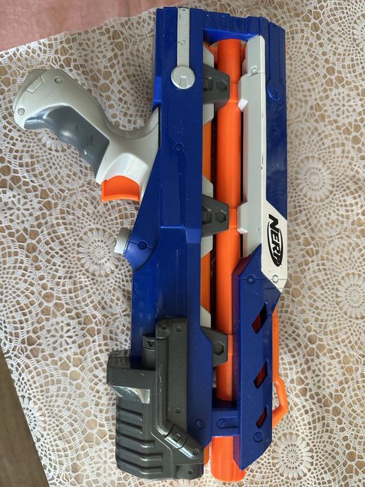 Продам іграшку бластер Nerf.