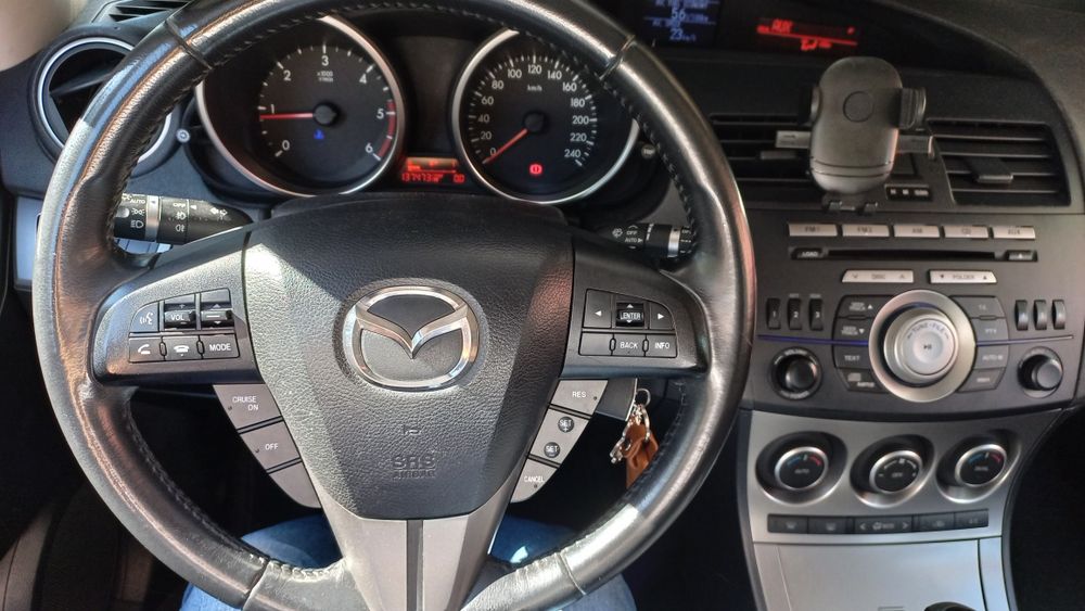 Mazda 3 | estimated64285492361219122