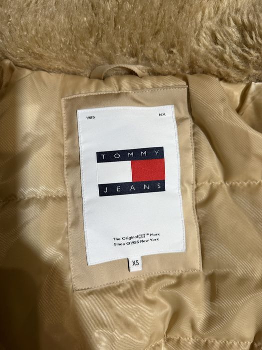 бежева куртка Tommy Jeans