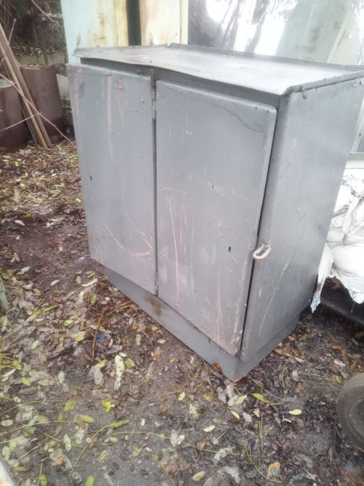 Стеллажи Шкафы верстаки пристаночные тумбы железные