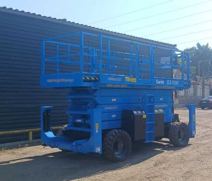 Дизельний ножичний підйомник Genie GS-5390, робоча висота 18 м