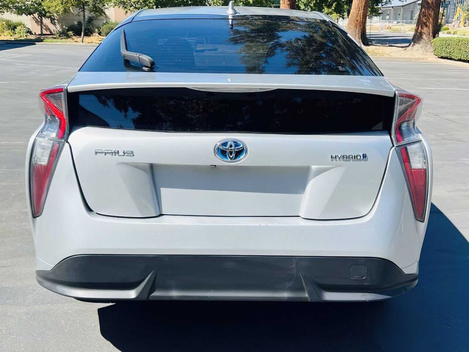 Toyota Prius      2016