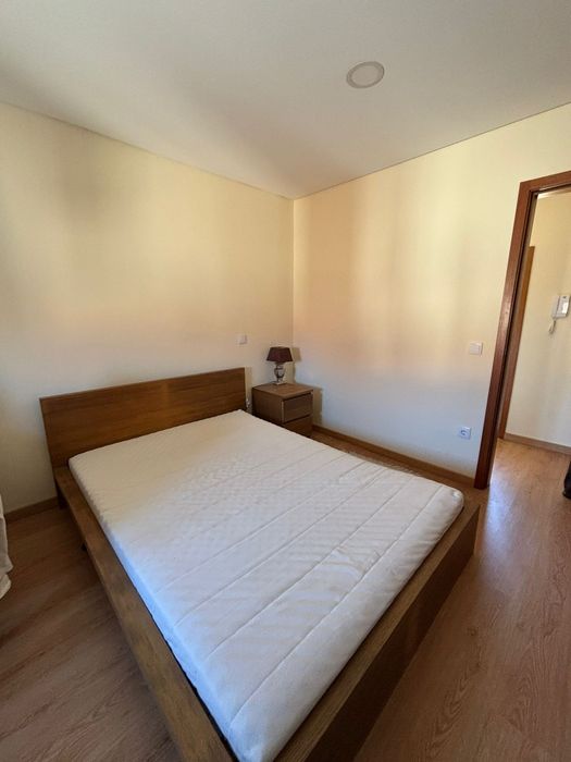 Cama de casal como nova