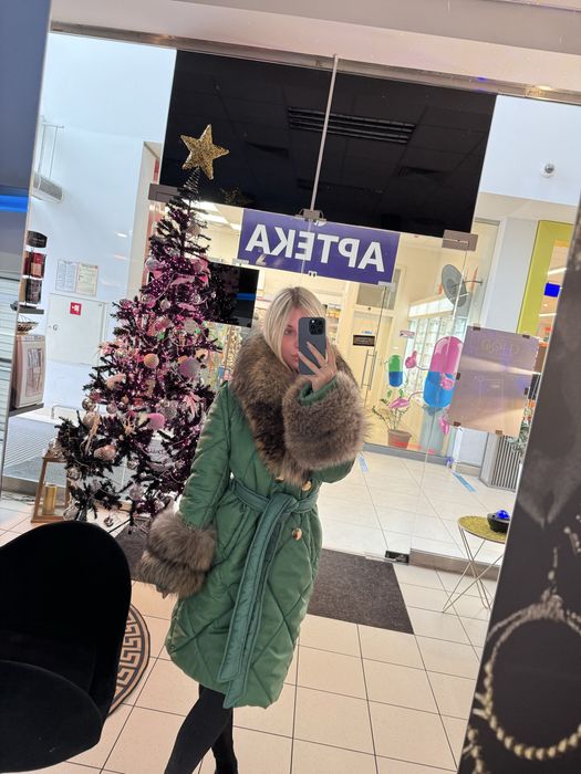 Zielony płaszcz z naturalnym futrem OKAZJA