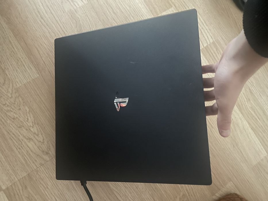 продам пс 4 про playstation 4pro БЕЗ ДЖОЙСТИКІВ!!!