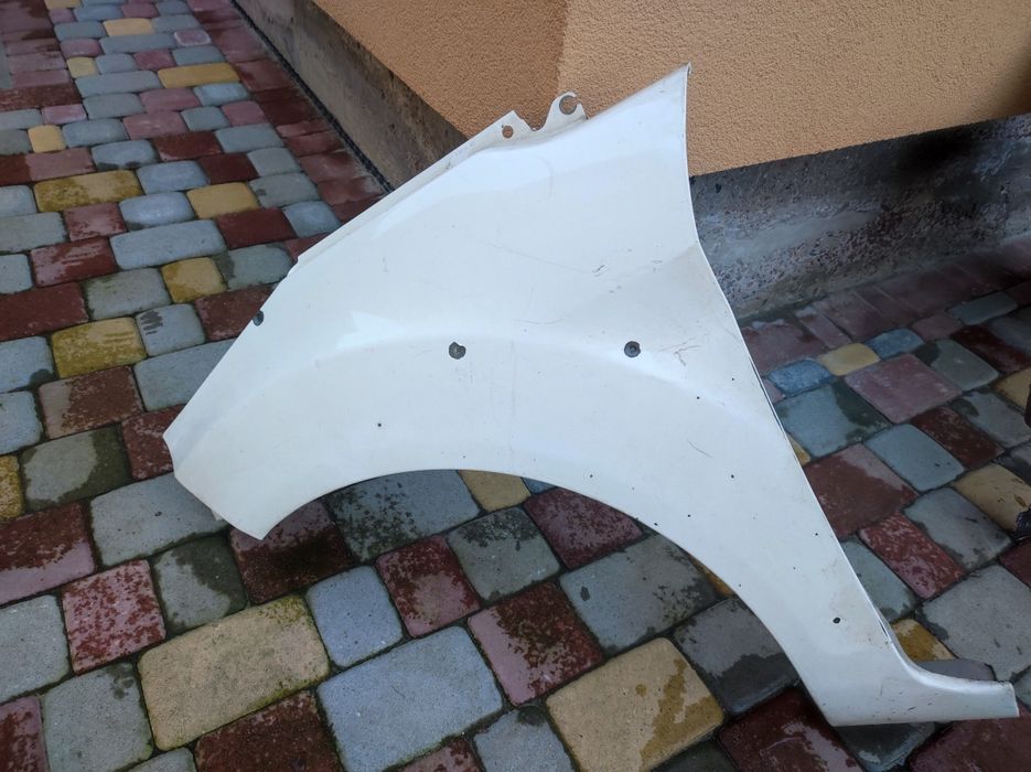 Фієста крило Ліве