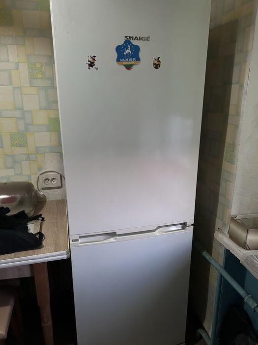 Продаю б/у холодильник Snaige