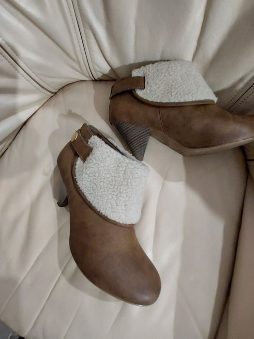 Wiosenne  botki rozmiar 8