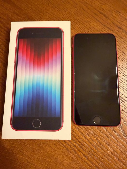 iPhone SE 2022 87% baterii czerwony