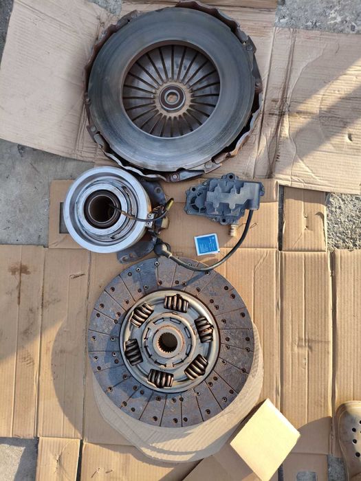 Комплект счеплення на Renault Magnum(Volvo FH13+вижим підш+клапан шин)