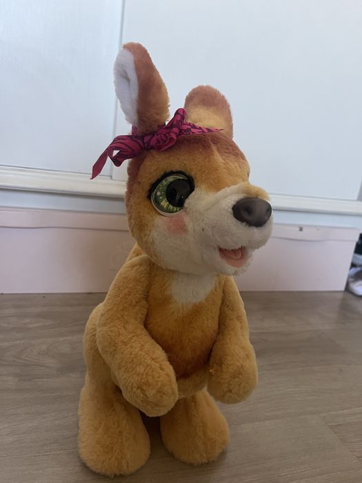 Brinquedo  criança  canguru com filhotes