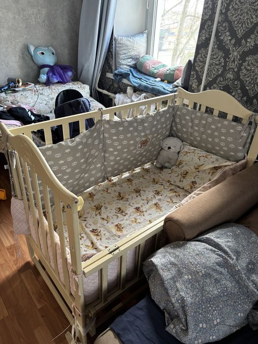 Кроватка детская с маятником, приставная