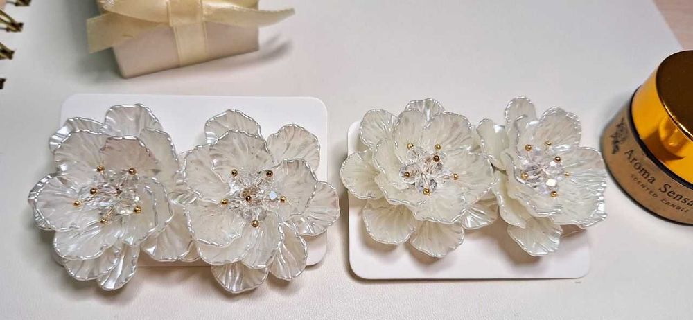 Сережки у вигляді квітів. Кольорові сережки-квіти. Весільні аксесуари