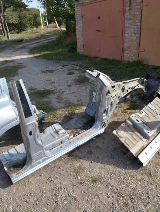 Крило четверть порог Mitsubishi Pajero Wagon 4 четвертина