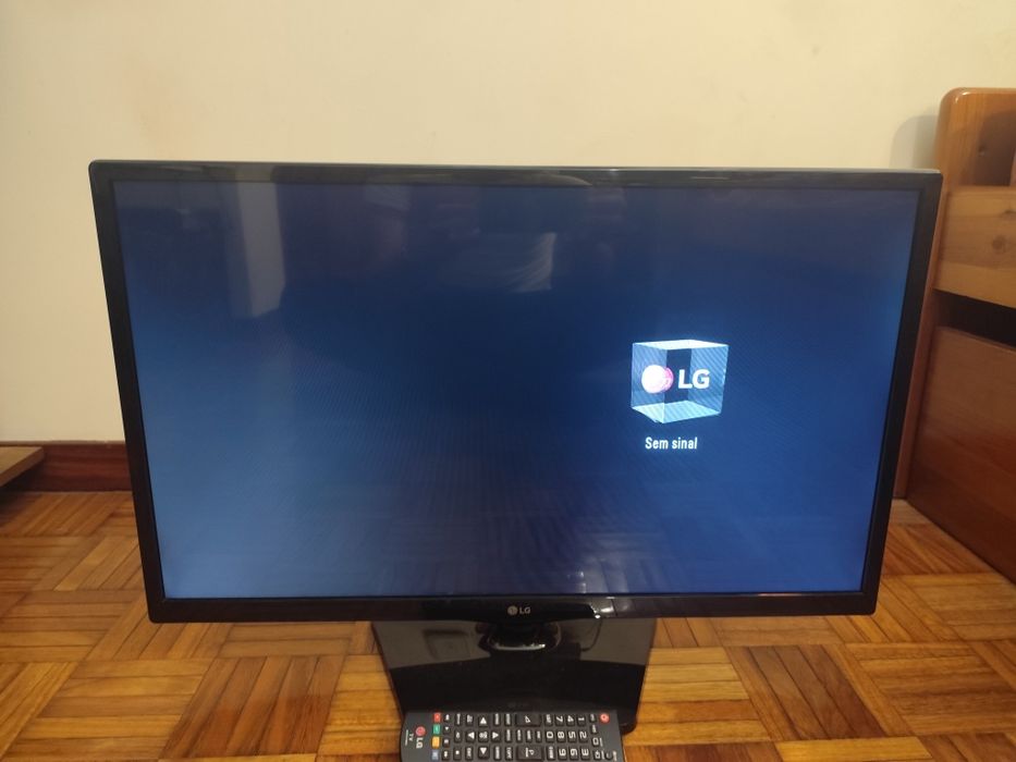 TV / Monitor LED LG 28" + Comando