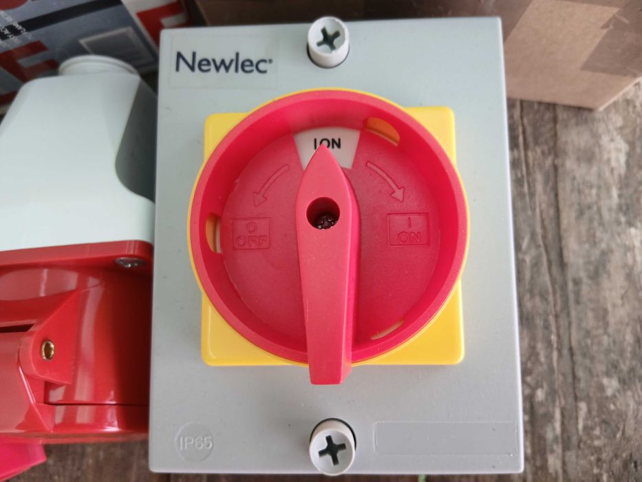 Novo equipamento elétrico trifásico.