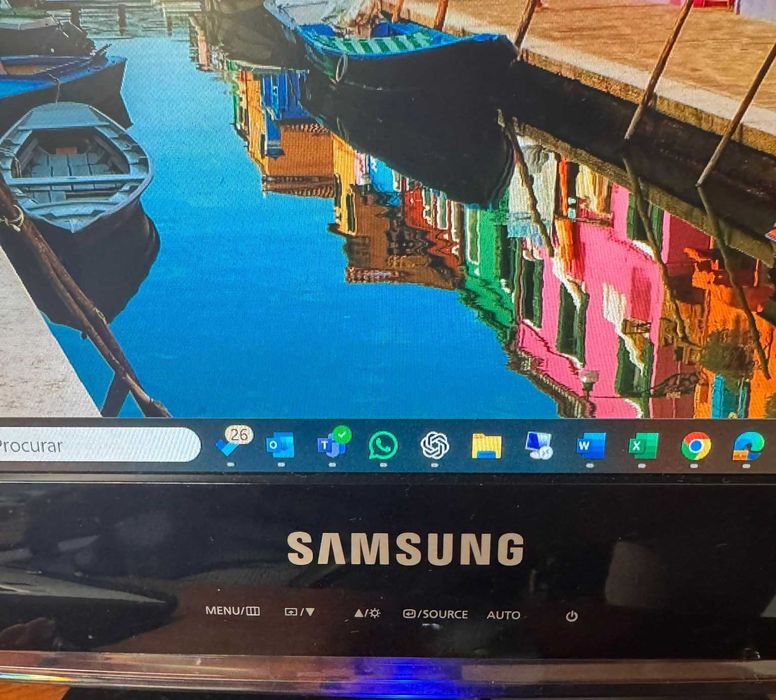 5 Monitores Samsung LS22PUYKFHEN