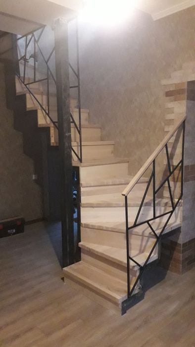 Лестница (сходи) для дома,квартиры Металлокаркас лестницы Ступени бук