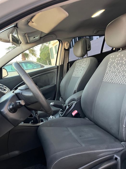 Mégane Sport Tourer 1.5 dCi com vidros escuros averbados