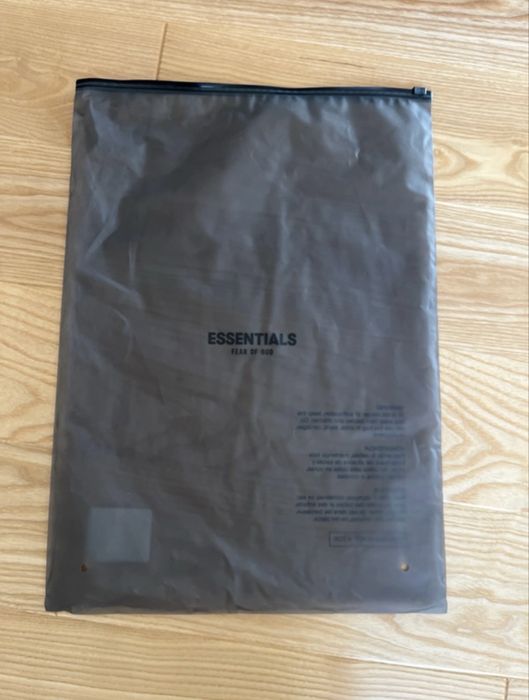 Koszulka essentials
