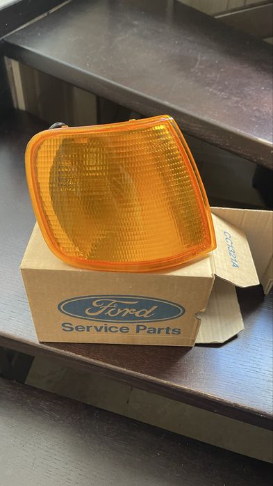 Поворотнік передній  6151231 87BG13368AA для Ford Sierra