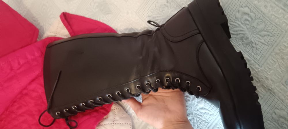 Vendo Botas praticamente novas