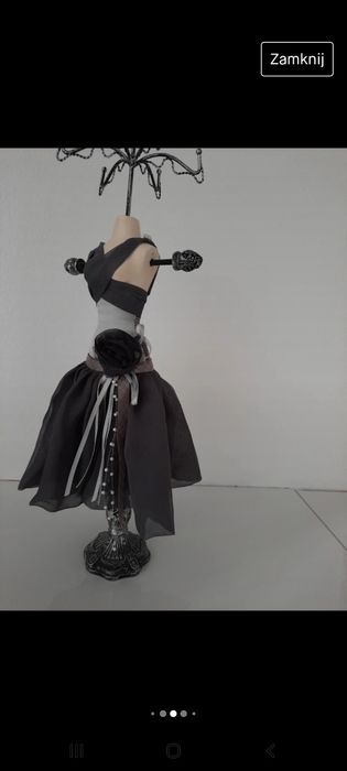 Stojak na biżuterię szary