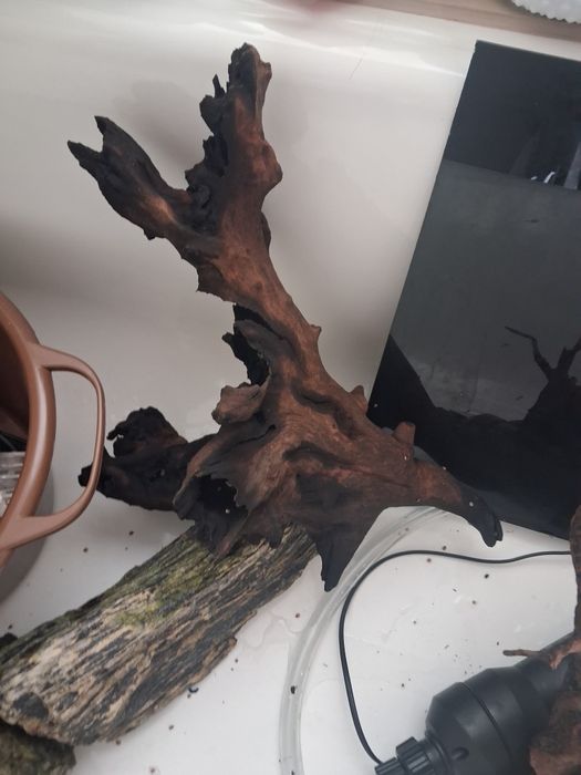 Korzenie akwariowe ,kamienie.