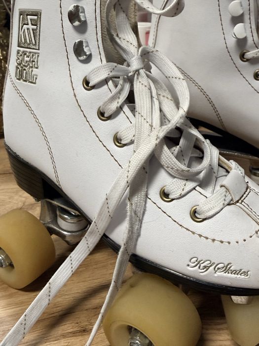 Wrotki retro RG Skates / Scholl – białe, klasyczne*33 EUR
