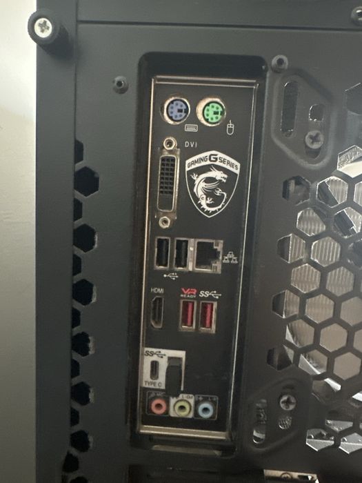 Computador e 2 monitores novos!