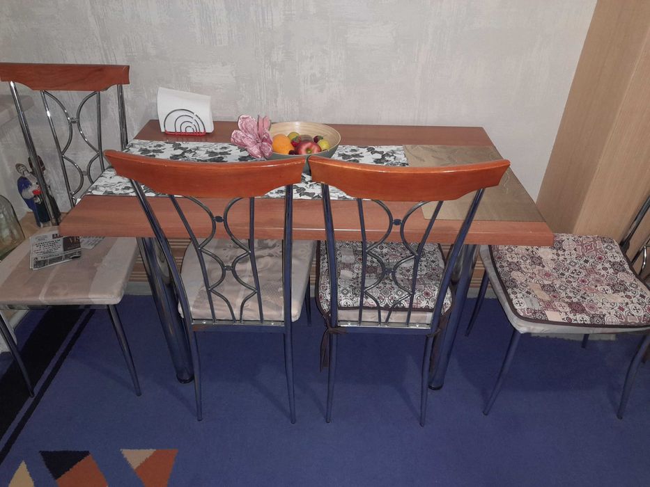 Стіл для кухні ( вітальні) та стільці