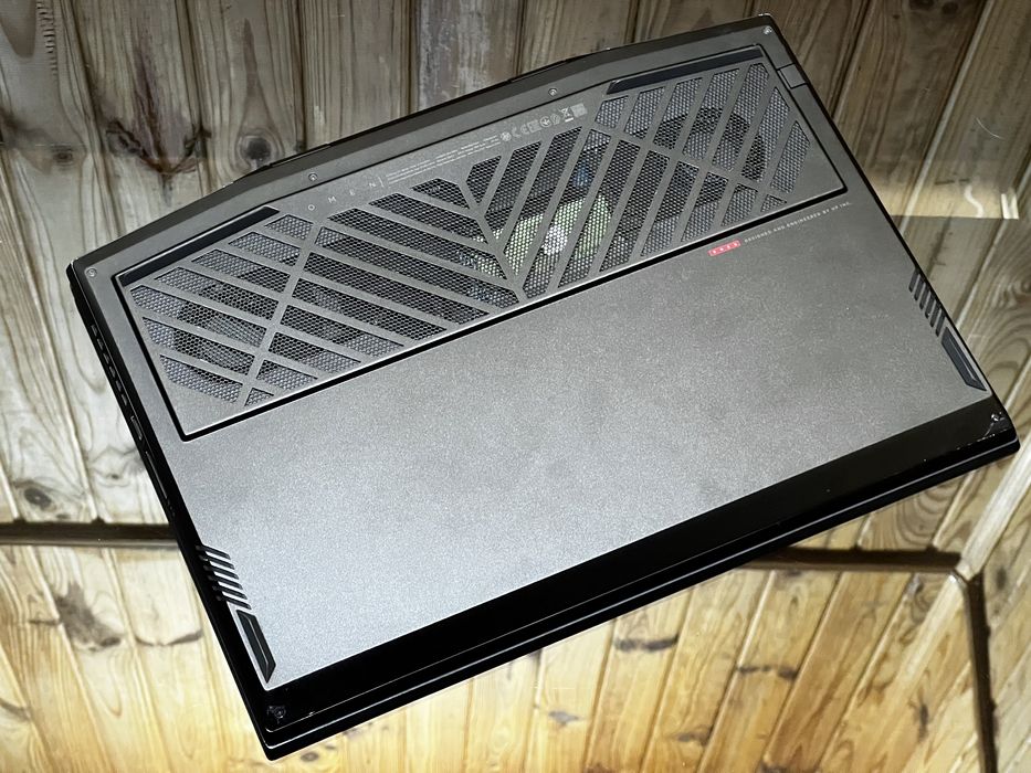 HP Omen 15, RTX2060, 144hz, I7 9750h