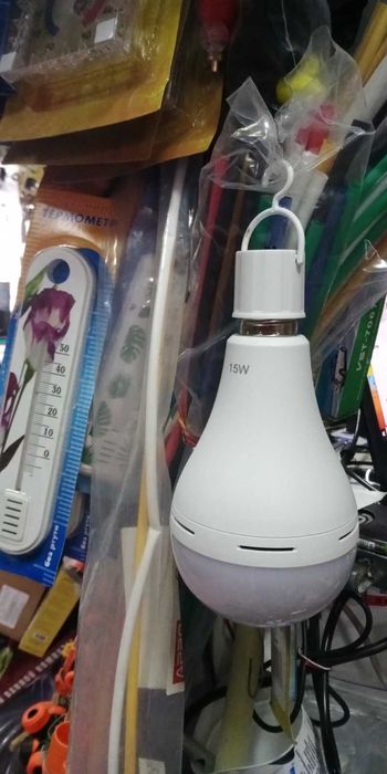 Светодиодна  аккумуляторна лампу  220 вольт на  15 Вт