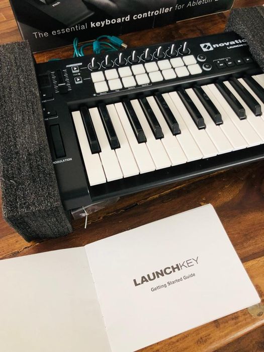 Teclado - Novation Launchkey 25
    

14