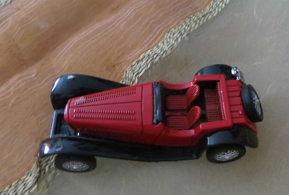 Carro de coleção Jaguar SS - 100 - Vermelho ,em Metal escala 1:43
