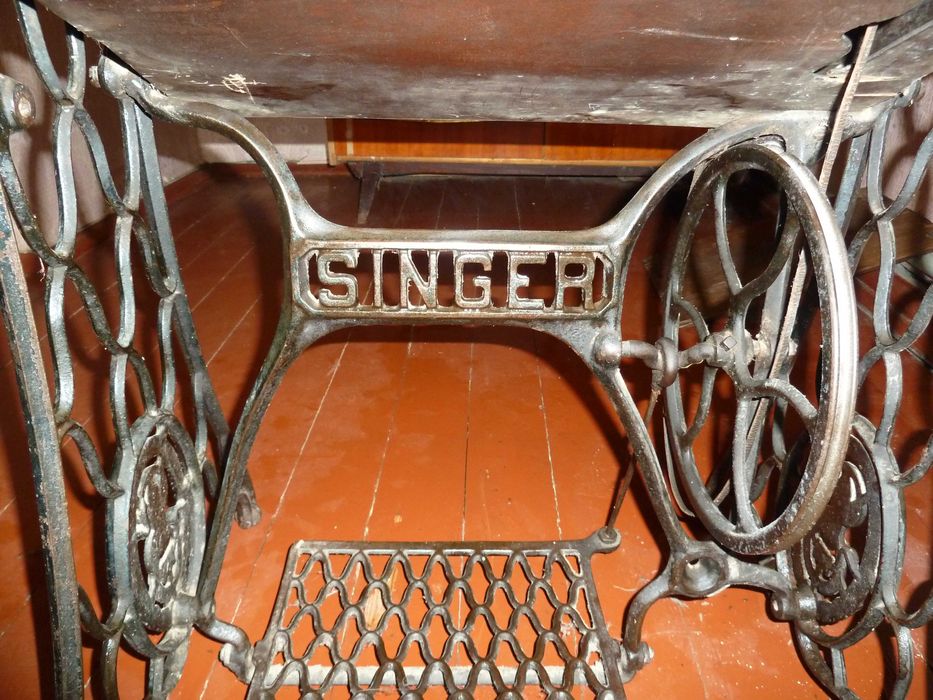 Антикварная швейная машина Singer