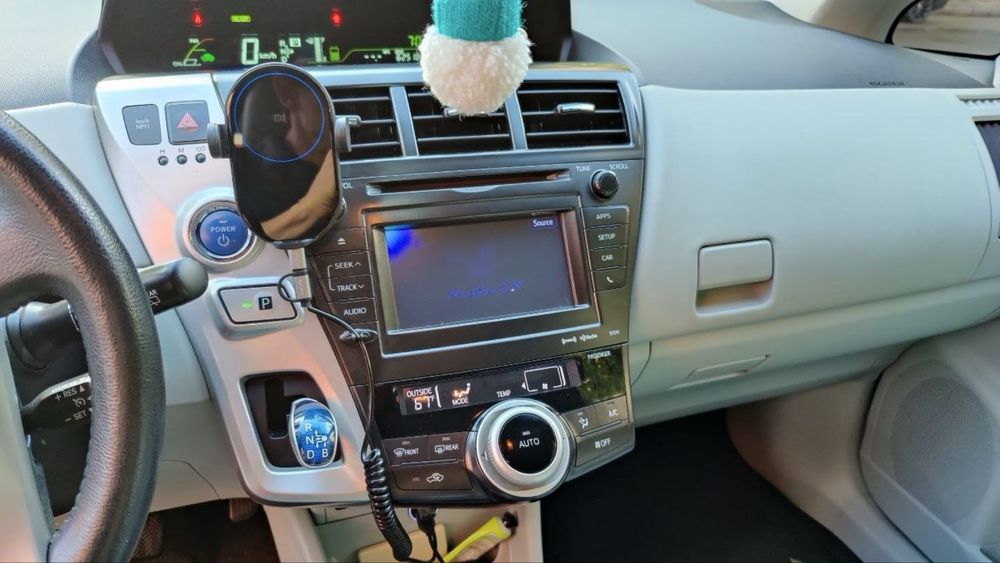 Продам Тoyota prius v 2014, 1,8 phev , газ