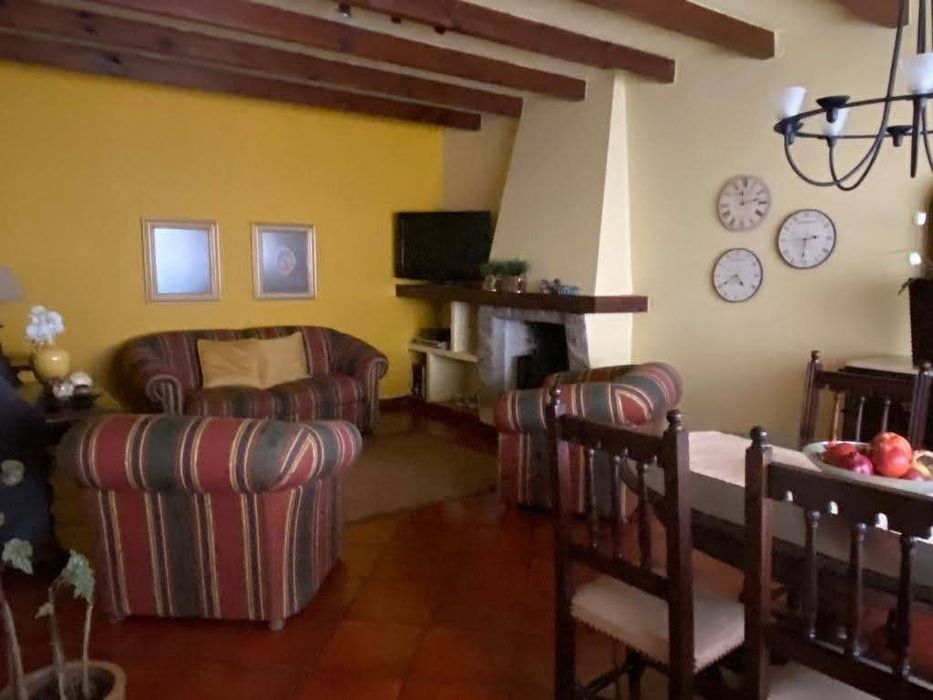 Arrendo quarto em Moradia térrea em Aires.